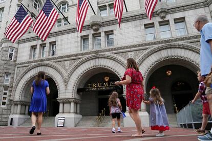 Fachada del hotel Trump en Washington.