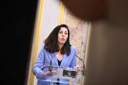 La diputada de Vox, Rocío de Meer, durante una comparecencia de prensa en el Congreso.