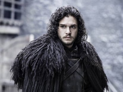 <strong>Por que é bom.</strong> . É o único personagem da série com alma. O único que é bom por opção, e não por suas circunstâncias, e Kit Harrington é o ator mais bem pago do eleito (cerca de 2,6 milhões de dólares por episódio). O público depositou todas as suas (poucas) esperanças em Jon, um bastardo que desde que se alistou na Patrulha da Noite enfrentou todas as responsabilidades que lhe foram atribuídas com moderação, justiça e honestidade, às vezes às custas de seu próprio prazer. A maior honradez de Jon talvez seja sua obstinação por não discriminar nenhum grupo, porque ainda que sua não-namorada Ygritte insistisse que “você não sabe nada, Jon Snow”, ele sabe de uma coisa: como é duro viver marginalizado
<strong>Por que merece um final feliz.</strong> Porque rejeitou inúmeras oportunidades para se deixar corromper. O fato de ter chegado à sétima temporada com a consciência tranquila tem tanto mérito que se Jon Snow fosse um político em nosso mundo ganharia as eleições por maioria absoluta em qualquer país. Isso mostra o quanto ele é bom.