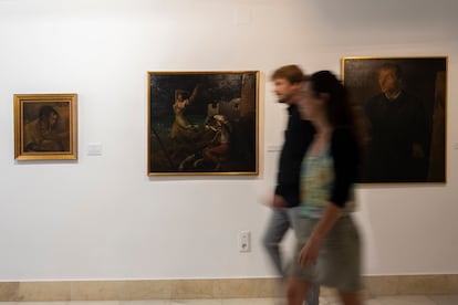 Los tres cuadros expuestos en el museo Ramón Gaya que participaron en la exposición de París en 1937, el pasado 20 de septiembre en Murcia.