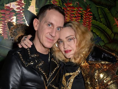 Jeremy Scott y Madonna en el lanzamiento de la colección de Moschino para H&M en Londres, el 6 de noviembre.