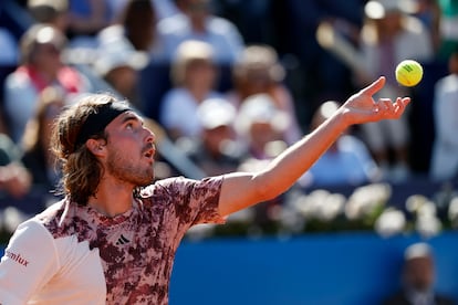 Tsitsipas, durante un saque. 