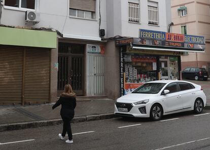 Fachada del bloque de viviendas donde mataron a Paco, un crimen por el que acaban de condenar a su asesina.