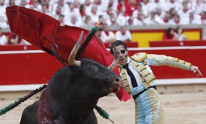 El diestro Juan Jos&eacute; Padilla en la faena a su segundo toro.