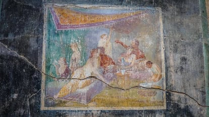 El fresco del beso que da nombre a la 'casa de los amantes castos'.