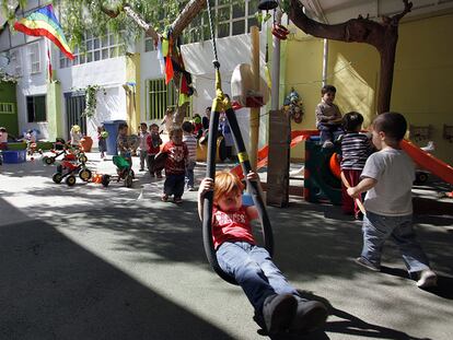 Alumnos de la cooperativa de enseñanza infantil, en las instalaciones de la <b><i>escoleta </b></i>El Trenet de Valencia.