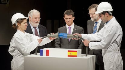 Inauguración de una de las interconexiones eléctricas entre Francia y España en 2015.
