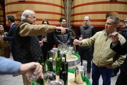 Visita a la bodega y primeras aproximaciones al vino de Marques de Riscal para entender las diferencias entre parcelas.