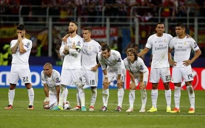 Os jogadores do Real Madrid durante as cobranças de pênaltis.