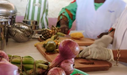 Las mujeres de la cooperativa Socopraace preparan artesanalmente sus productos.