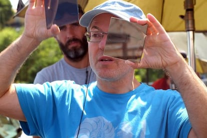 José Luis Pechorromán, director de fotografía, durante el rodaje de la serie.