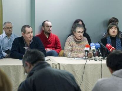 Maribi Ugarteburu, segunda por la derecha, durante la rueda de prensa de ayer, en Bilbao.