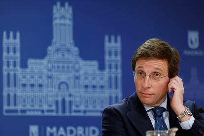 El alcalde de Madrid, José Luis Martínez-Almeida, en una rueda de prensa.