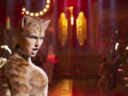 Taylor Swift, no papel da gata Bombalurina, da tribo Jellicles.