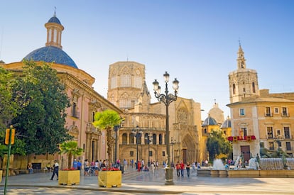 47. Valencia: Plaza de la Virgen.