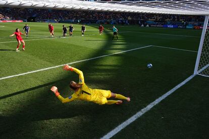 Mariona, en el momento de marcar el primer gol de España de penalti.