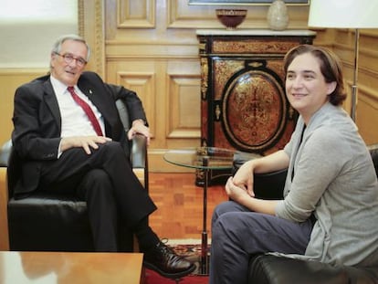Outgoing mayor Xavier Trias and Ada Colau meet at Barcelona City Hall on Thursday.