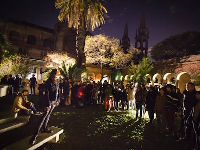 Noche de poes&iacute;a en La Abad&iacute;a, una de las sedes del FILBA en Buenos Aires.