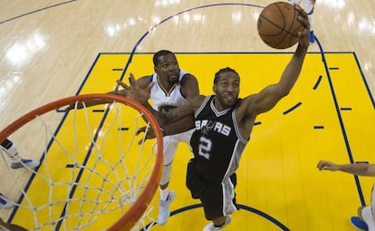 Kawhi Leonard supera a Kevin Durant.