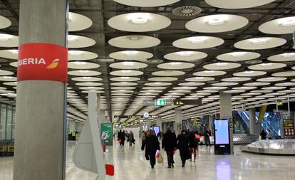 Zona de recogida de equipajes de la terminal 4 de Barajas.