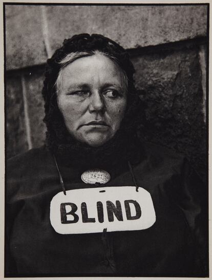 'Mujer ciega'.
Camera Work nº 49/50, julio 1917 / 
Fotograbado sobre papel.
22,3 x 16,7 cm.
Museo Nacional Centro de Arte Reina Sofía.