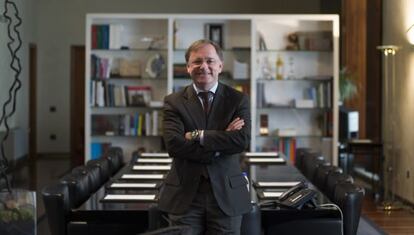 El consejero de Hacienda, Juan Carlos Moragues, en su despacho.