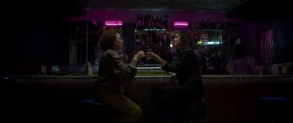 Cristina Marcos y Ana Torrent, en el corto 'Agonía', dirigido por Eulàlia Ramon.