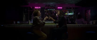 Cristina Marcos y Ana Torrent, en el corto 'Agonía', dirigido por Eulàlia Ramon.