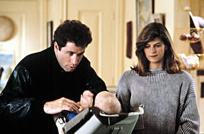 John Travolta y Kirstie Alley, en una escena de la película 'Mira quién habla'.