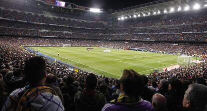 El estadio Santiago Bernab&eacute;u, con capacidad para m&aacute;s de 81.000 asistentes.