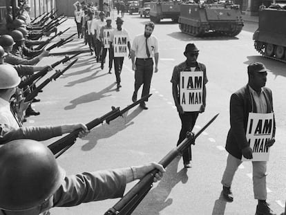 Manifestación por los derechos civiles en la calle Beale de Memphis en 1968.