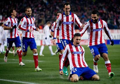 El central uruguayo, José María Giménez, celebra su gol en la victoria sobre el Madrid (2-0) en la ida de los octavos de la Copa de esta temporada.