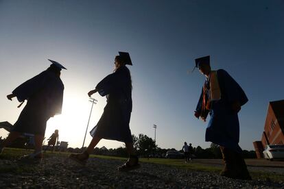 Saltillo High School seniors make their way to the football field