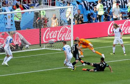 El jugador islandés Alfred Finnbogason tras marcar el gol a la selección de Argentina.