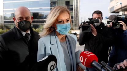 La expresidenta madrileña Cristina Cifuentes llega a la Audiencia Provincial de Madrid, este viernes.