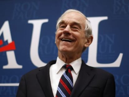 Ron Paul, durante un descanso en la campa&ntilde;a en Iowa.