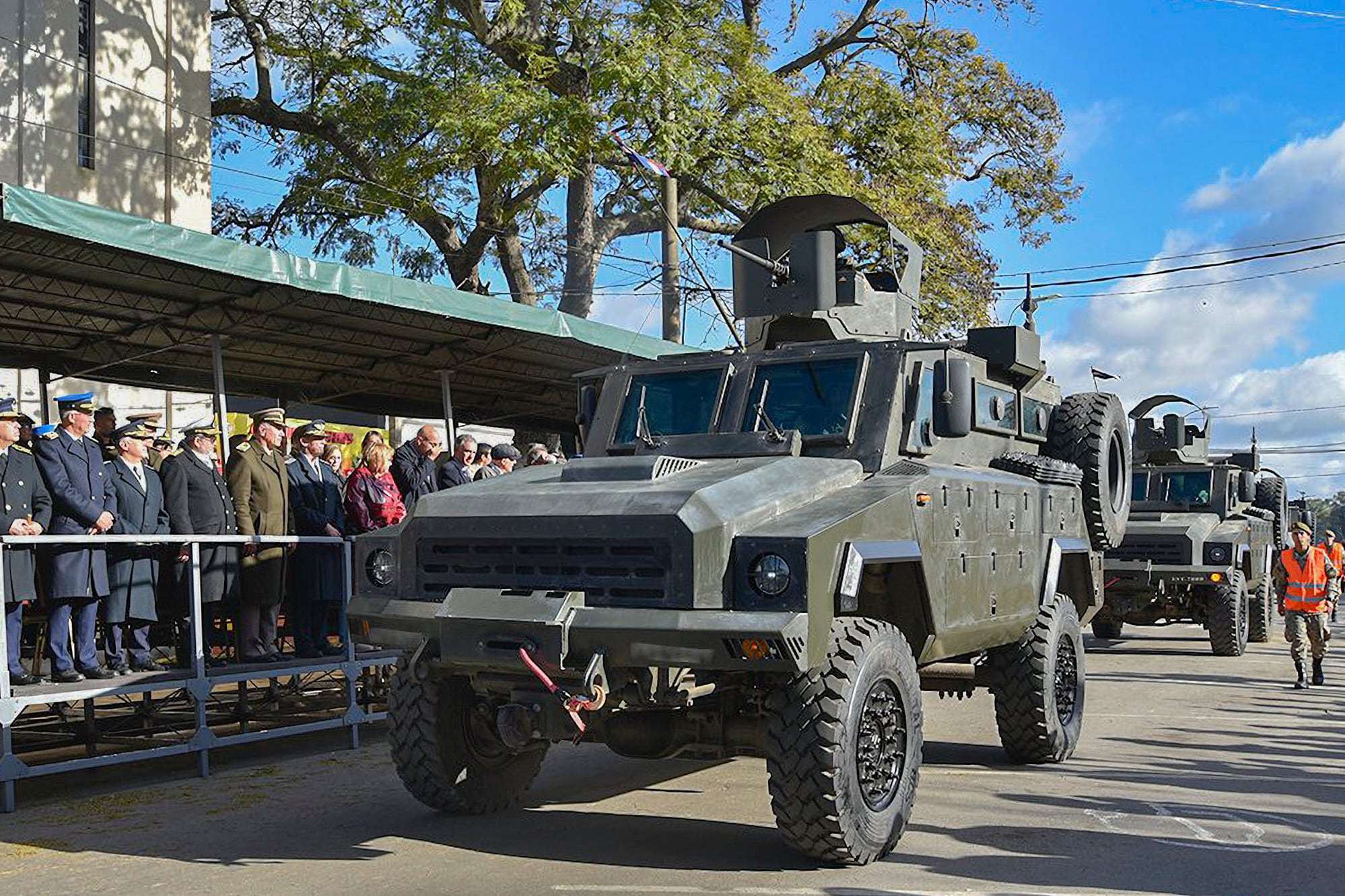 El Gobierno uruguayo recurre a vehículos blindados militares donados por EE UU para combatir la delincuencia
