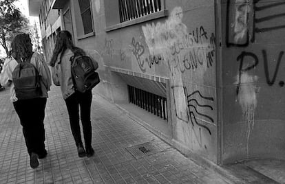 Pintadas contra la unidad ling&uuml;&iacute;stica de grupos anticatalanistas en Valencia a principios de los noventa.