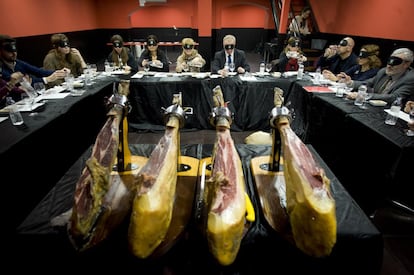Els quatre pernils i els tastadors "cecs".