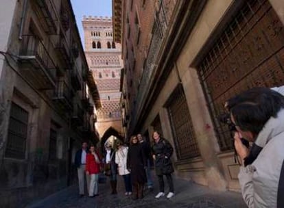 La torre de San Salvador, en la calle del Salvador de Teruel, data de comienzos del siglo XIV, aunque fue reconstruida tras un derrumbamiento en 1677.