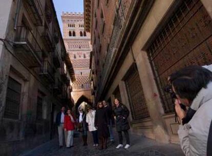 La torre de San Salvador, en la calle del Salvador de Teruel, data de comienzos del siglo XIV, aunque fue reconstruida tras un derrumbamiento en 1677.