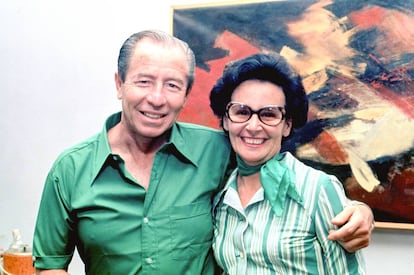 Kiko Ledgard con su esposa Ana Teresa en Madrid en 1975.