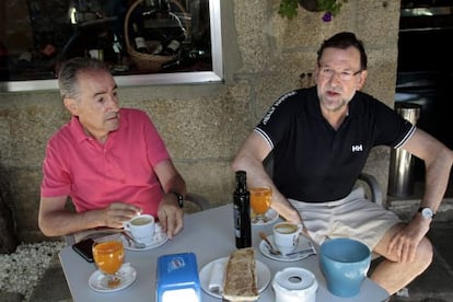 Rajoy, esmorzant durant les seves vacances a Pontevedra.