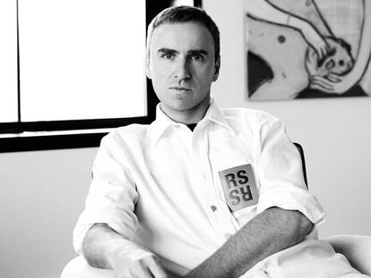 El diseñador Raf Simons, en la foto difundida por las redes por Calvin Klein.