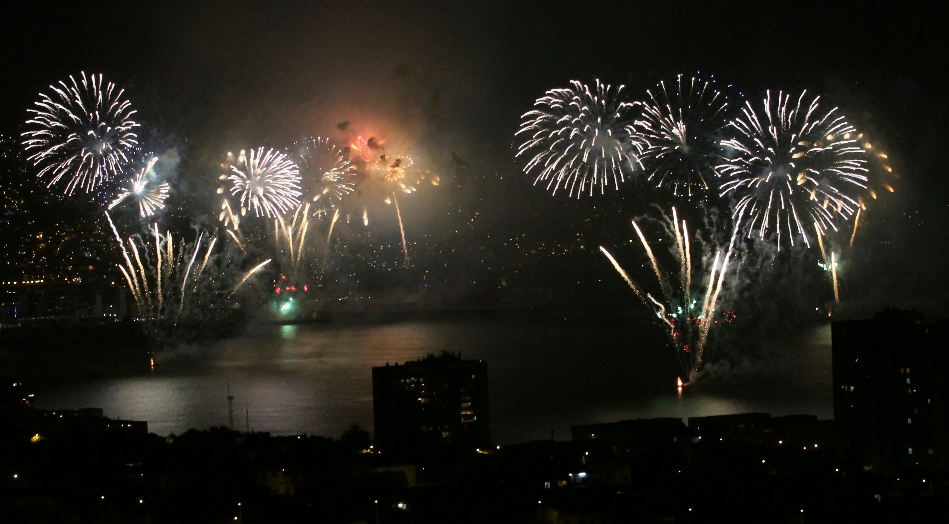 Año Nuevo 2025 en Chile: cuáles son las comunas que tendrán fuegos artificiales