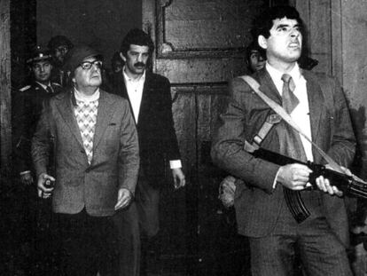 Salvador Allende (izquierda), en el palacio de la Moneda el 11 de septiembre de 1973.