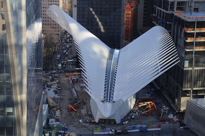 Fachada exterior del vest&iacute;bulo de la estaci&oacute;n del World Trade Center, dise&ntilde;ado por Santiago Calatrava.