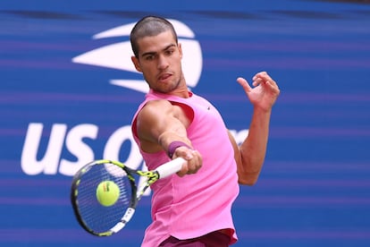 Carlos Alcaraz busca este domingo el billete para los cuartos de final del US Open.