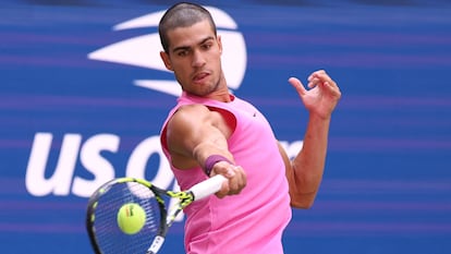 Carlos Alcaraz busca este domingo el billete para los cuartos de final del US Open.