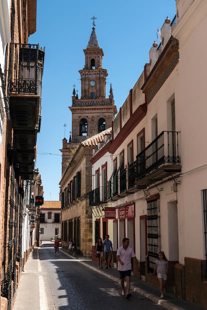 Una de las calles del centro de la ciudad sevillana de Carmona.
